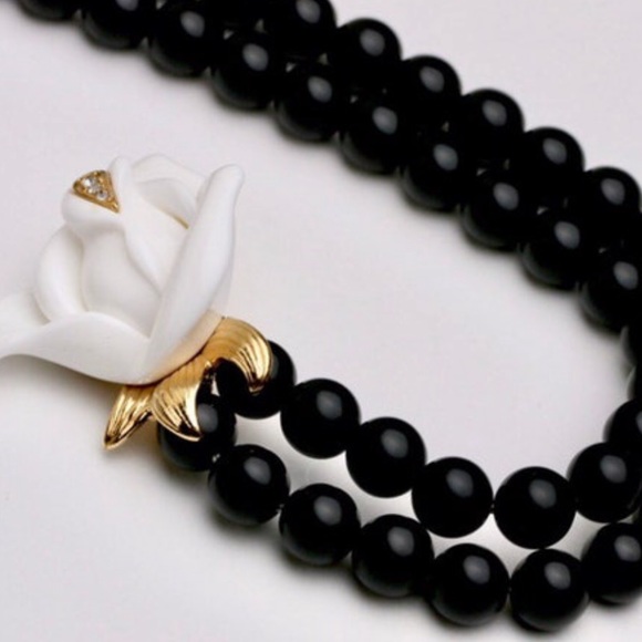 1980’ KJL for Avon resin white rose beaded necklace - Picture 4 of 6